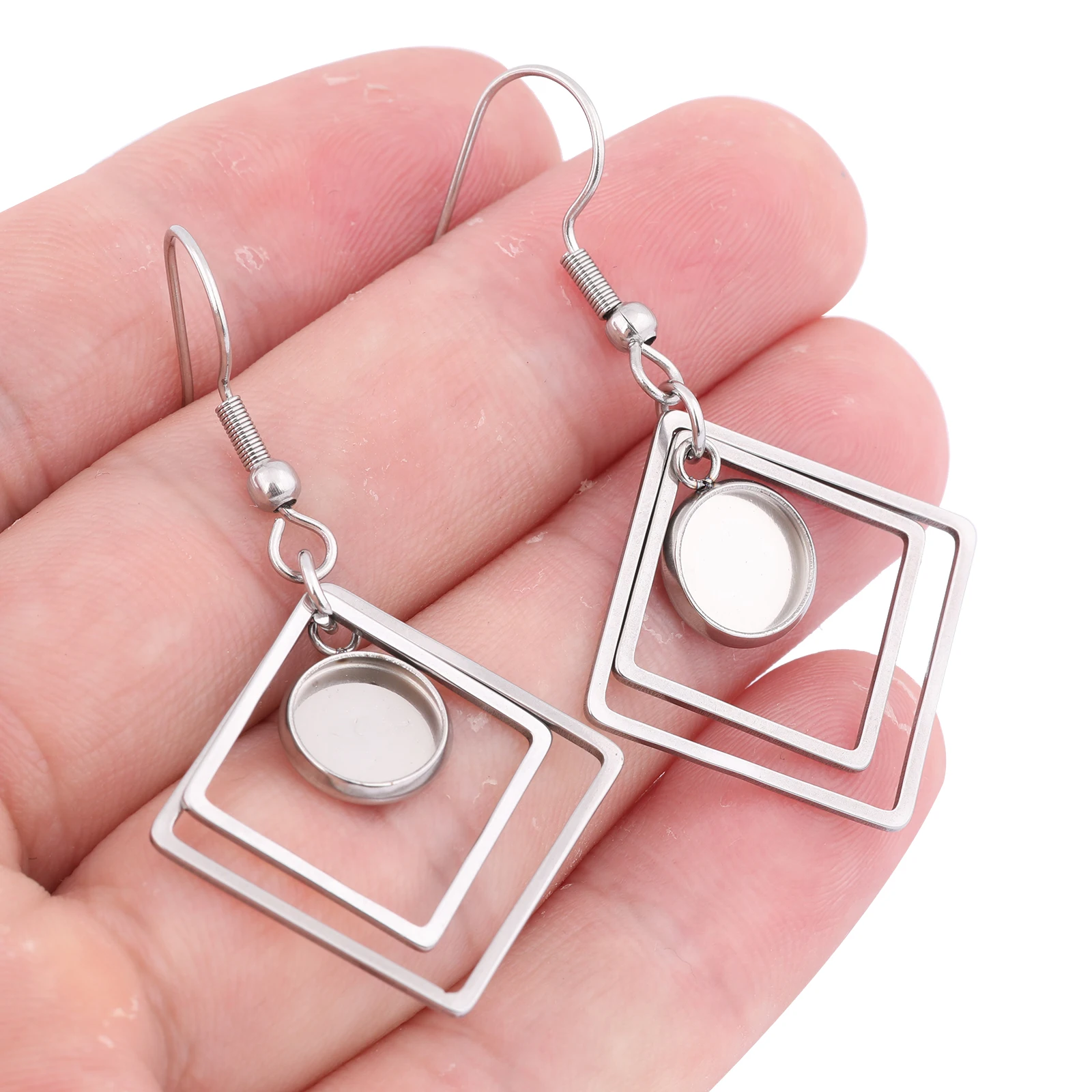 10szt Kolczyki kółka ze stali nierdzewnej Podstawa Półfabrykaty Pasują do 8mm Kaboszon Bezel Ustawianie Tace Diy Hooks Findings Do Tworzenia Biżuterii