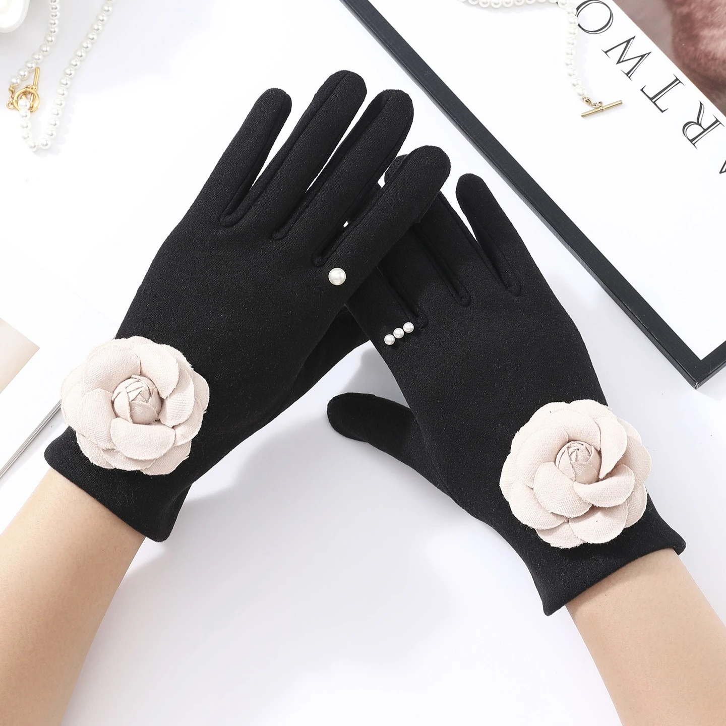 Fashion Flower Pearl Winter Warm Gloves for Women Outdoor Cycling Driving Velvet Thicken Black Full Finger Hand Gloves