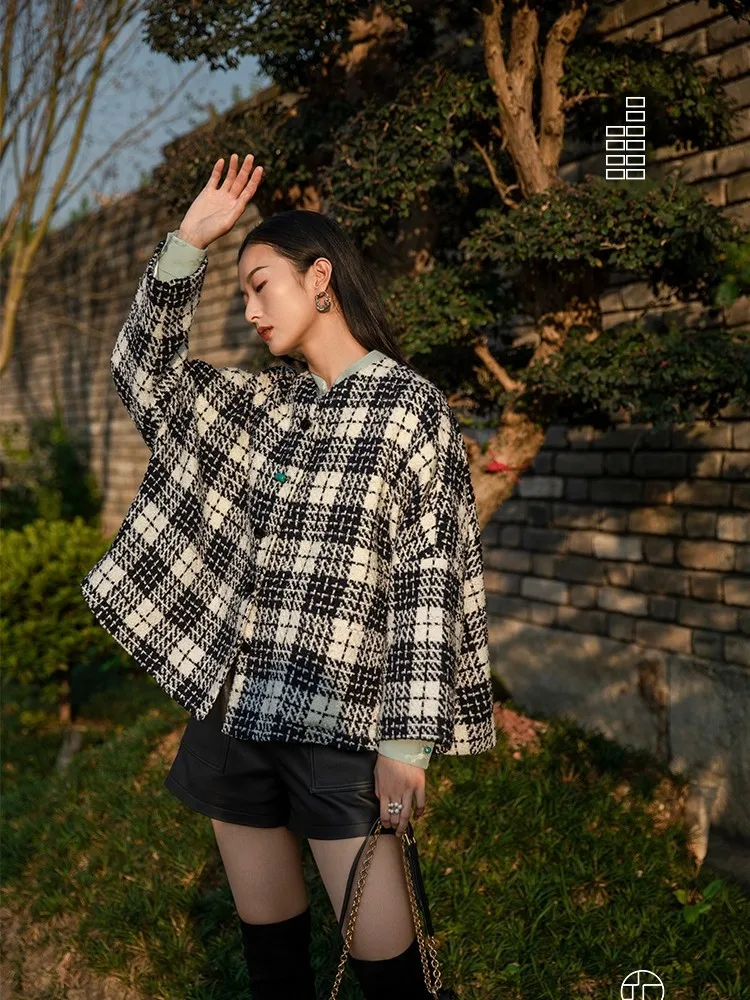 

Новое женское шерстяное твидовое пальто в китайском стиле, свободного кроя, с длинным рукавом, V-образным вырезом и пуговицами, от производителя.