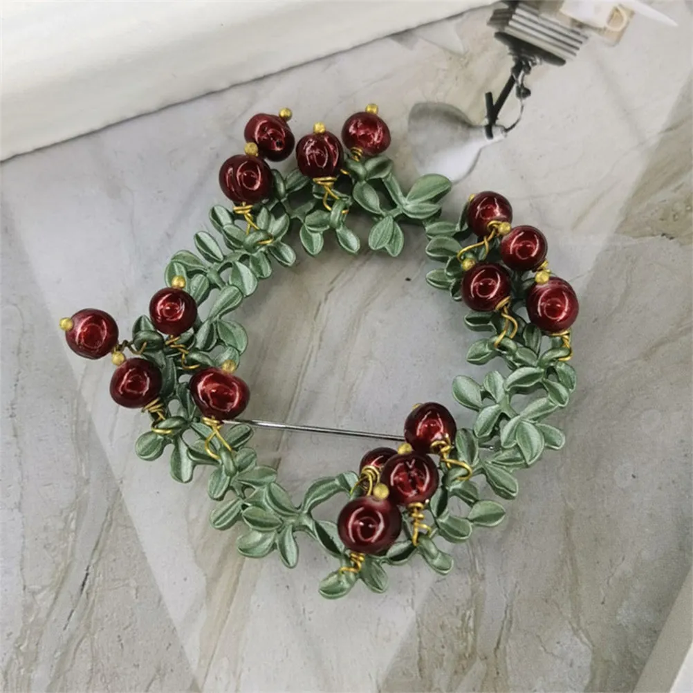 1Pcs Vintage Cranberry Branch Brooch Made of Alloy and Natural Pearl Baked Varnish Fade Resistant Collar Pin for Women Brooch