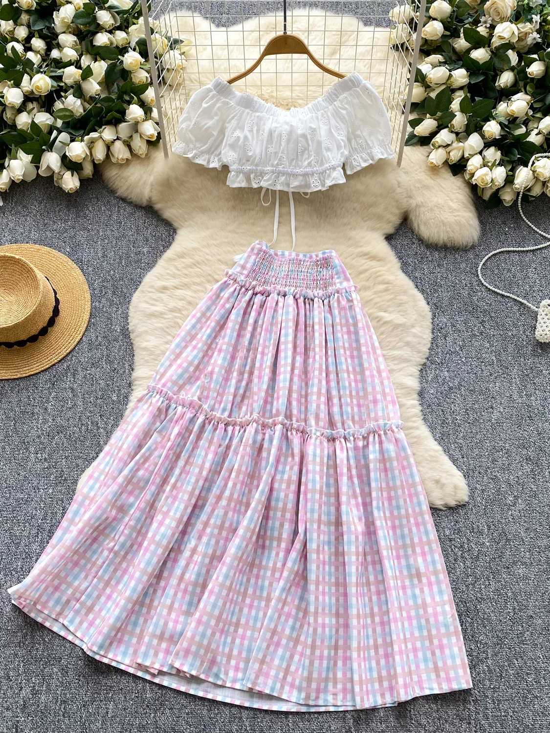 Conjunto de Moda para Mujer: Top Corto Bordado con Hombros Descubiertos y Mangas Abullonadas de Verano 2025 con Falda  de...