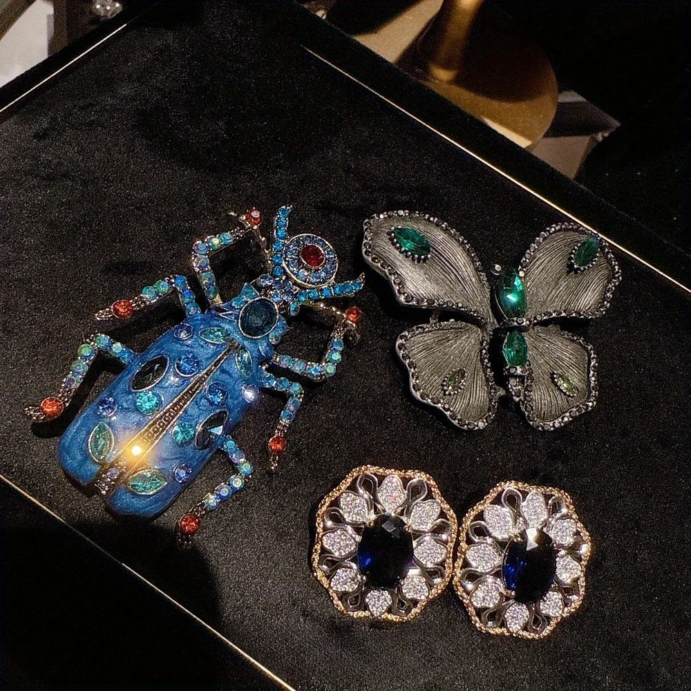 رائعة النساء الرجال الموضة الكلاسيكية الفاخرة كريستال بيتل شارات دبوس الراقية سلسلة الحشرات حجر الراين بروش أبازيم لسيدة