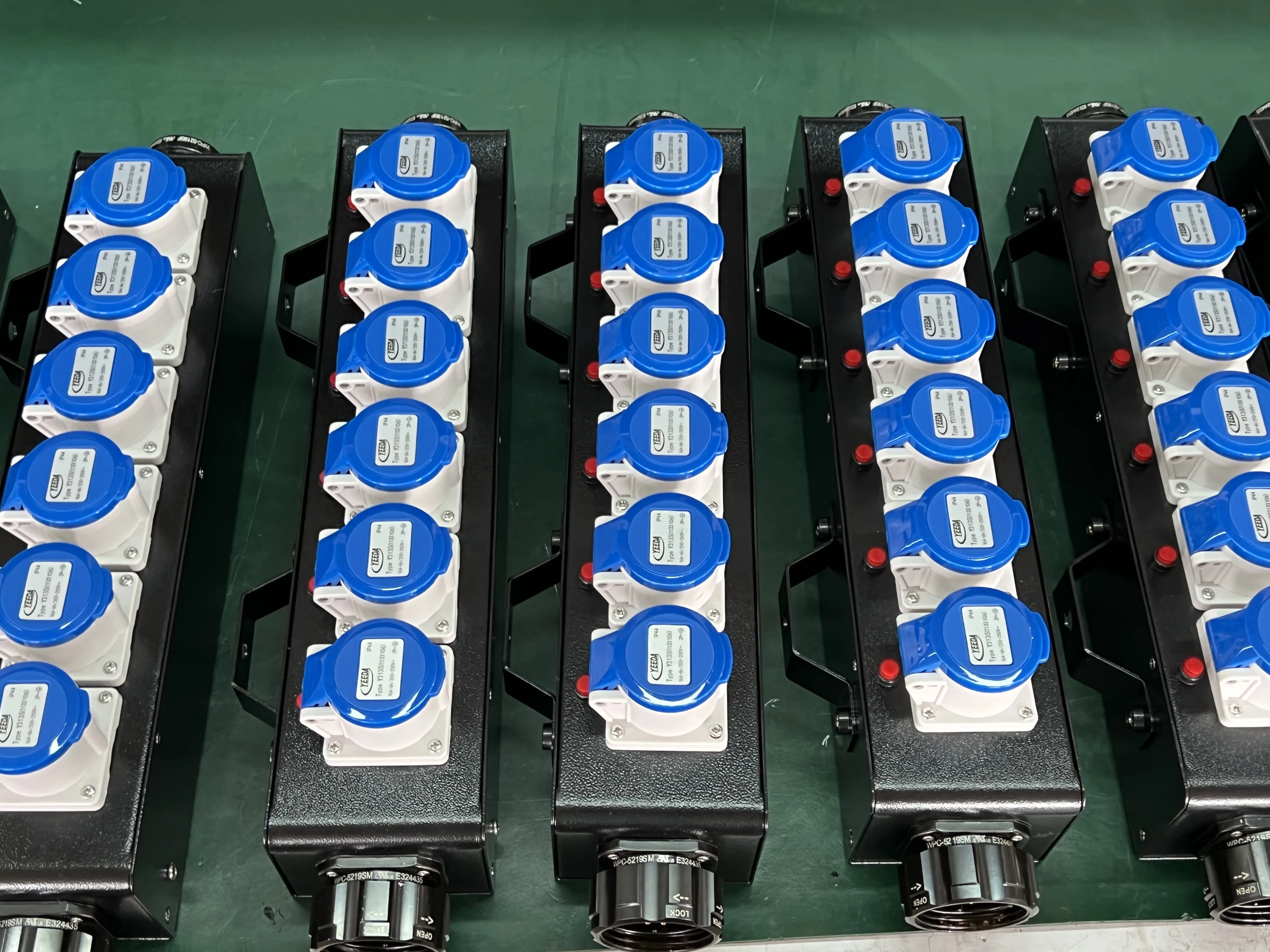 Socapex to CEE Box 6*16A CEE 3P Output Power Distribution Box 6*16A for Small Stage Equipments