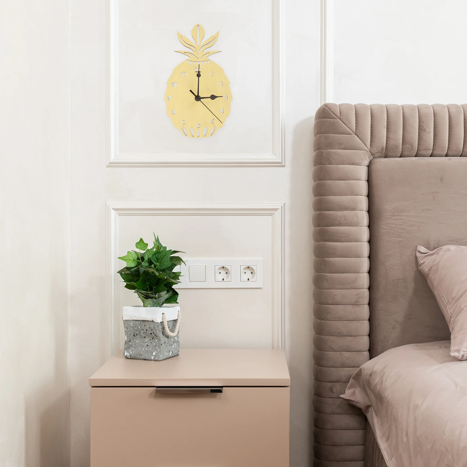 

Modern Nordic Wall Clock Pineapple Shape Silent Mute Bedroom Living Room Decorative Hanging Wall Clock Elegant Design