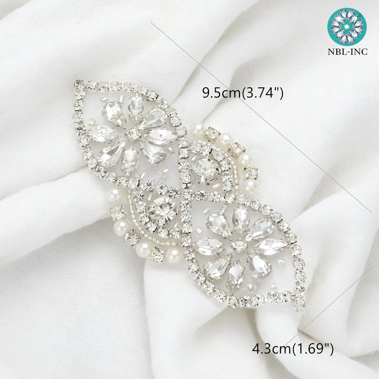 （30pcs) Wholesale silver rhinestone applique patch hand sewn iron on sewn on for dresses WDD0420