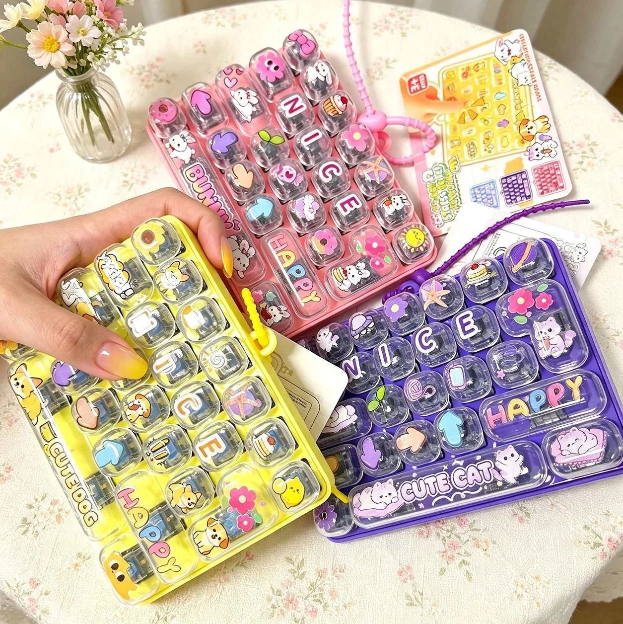 26Grid Keycap Clicker Anti Stress Fidget Keyboard Keychain Decompression Button Cartoon Hand Relax Party Favor Gift 26구 키캡 키링