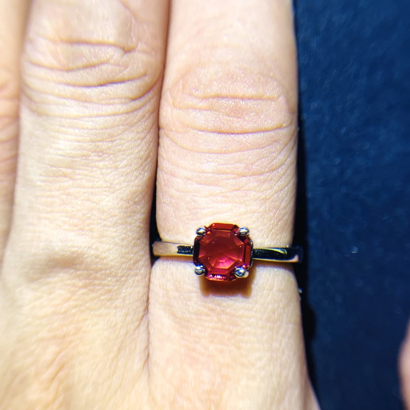 Modny pierścionek marki CZ Sterling Silver Color Big Red Round Ruby Stone Pierścionki dla kobiet Biżuteria Prezent ślubny Pierścionki ze stemplem — zdjęcie 4