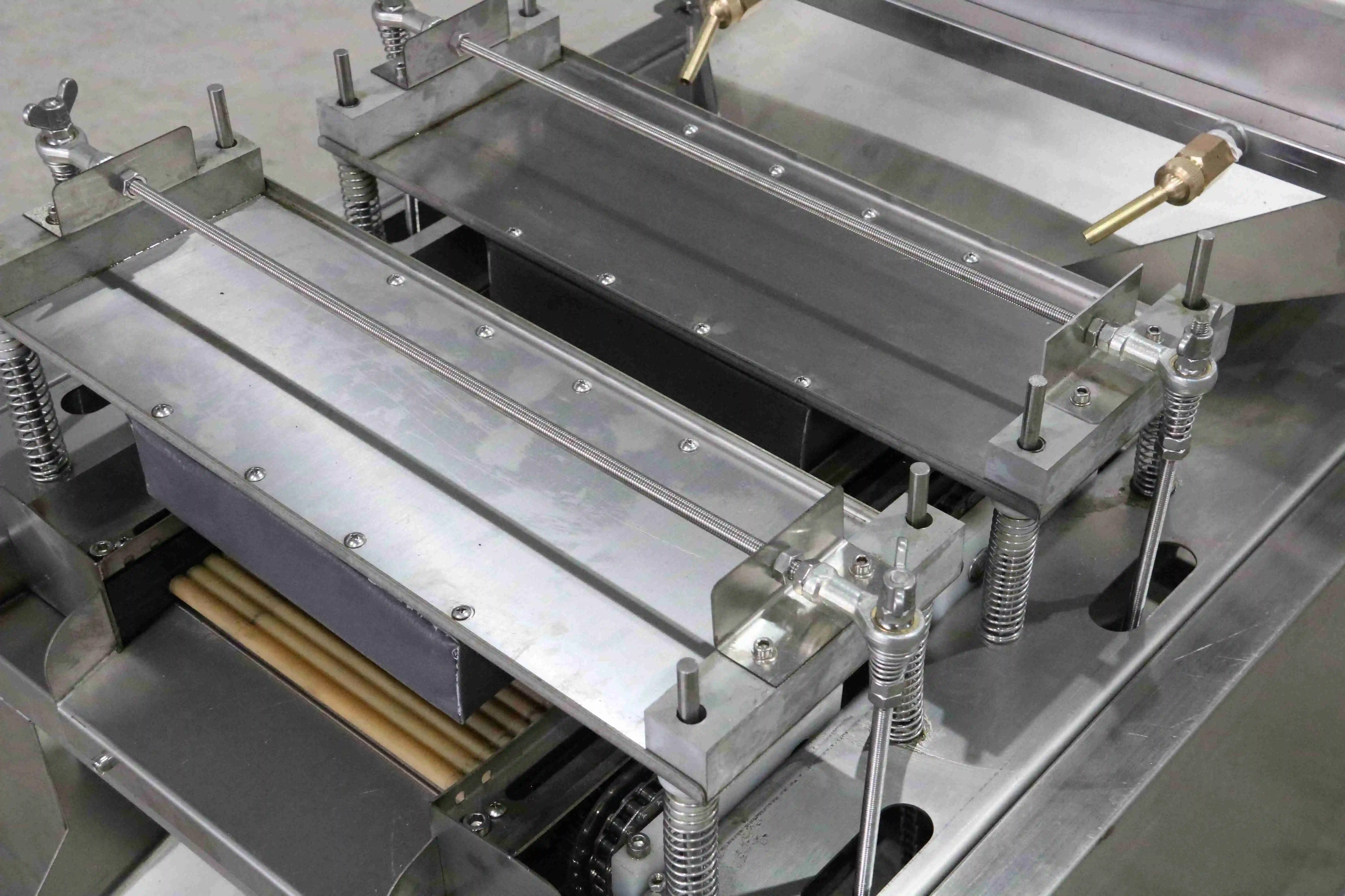 FOODLINE Semi‑Automatic Egg Peeler Machine Cost Effective Device For Small Food Processing Workshop
