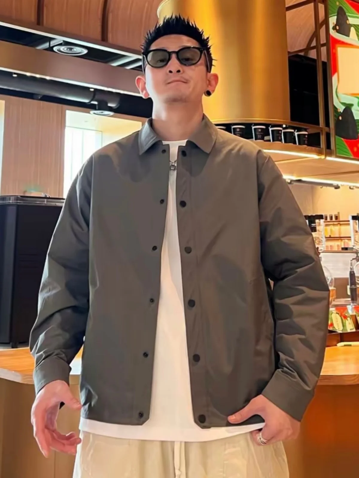 

Новая мужская повседневная рабочая куртка для активного отдыха с воротником, карманами на молнии, дышащая, универсальная, удобная, из полиэстера, с длинными рукавами