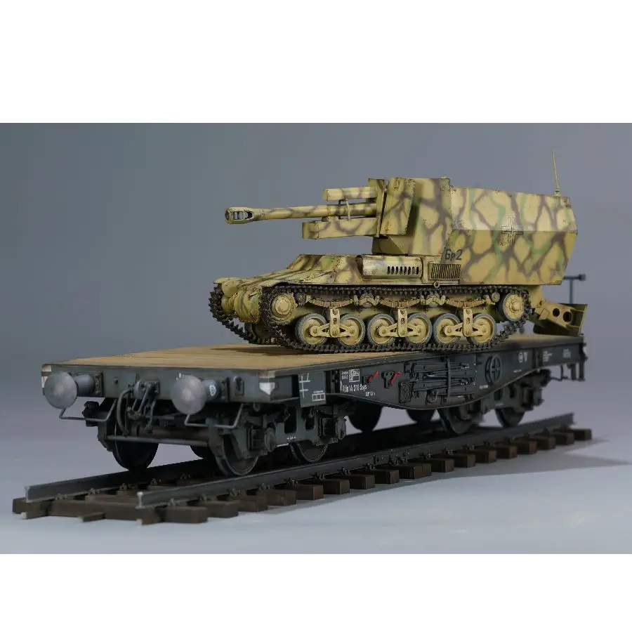 

Zimi 10,5см leFH-18/4 auf контекutzwagen Lrs. [f][Becker] Немецкий 50-тонный тип SSy45 Flatcar Schwerer Platformwagen ZM35077 1/35