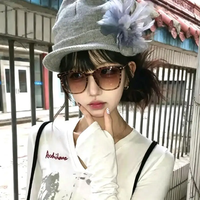Retro Women Sunglasses Fashion Leopard Print Shades Gradient Lens UV Protection Trendy Ladies Glasses