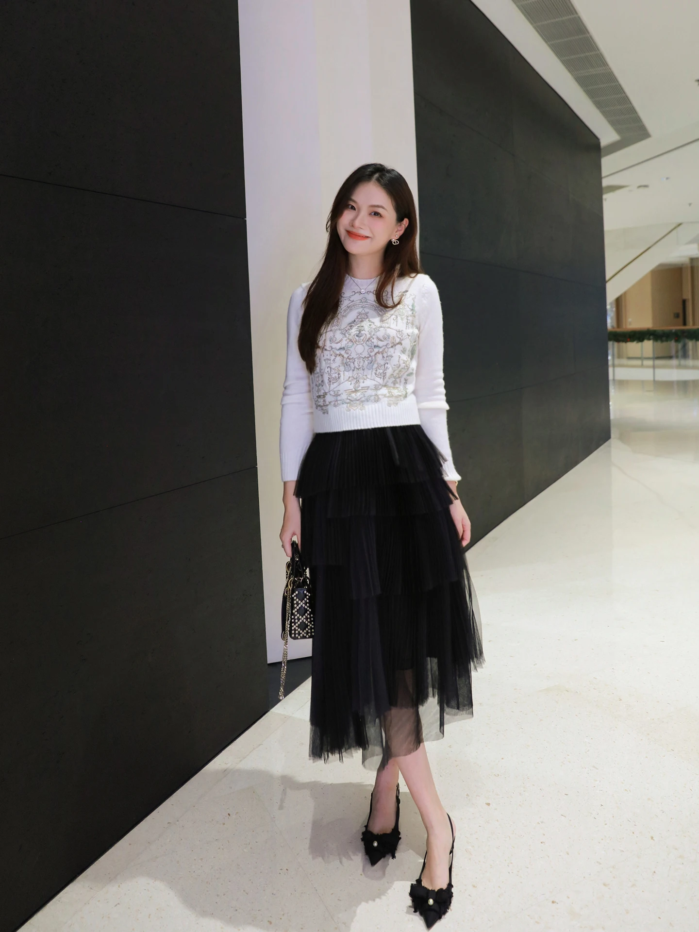 

Camere Knitted Top with Gold Tead Embroidery Long Sve round Ne Heavy Work Design for Women Autumn Winter N...