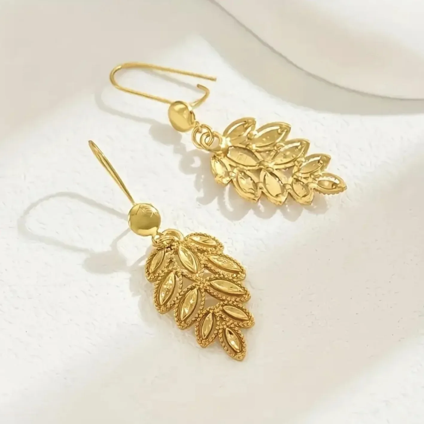Middle East Cross-Border High Sense Fashion Earrings Bohemian Texture Leaf Earrings Ethnic Style Copper Gold Plating Does Not Fa
