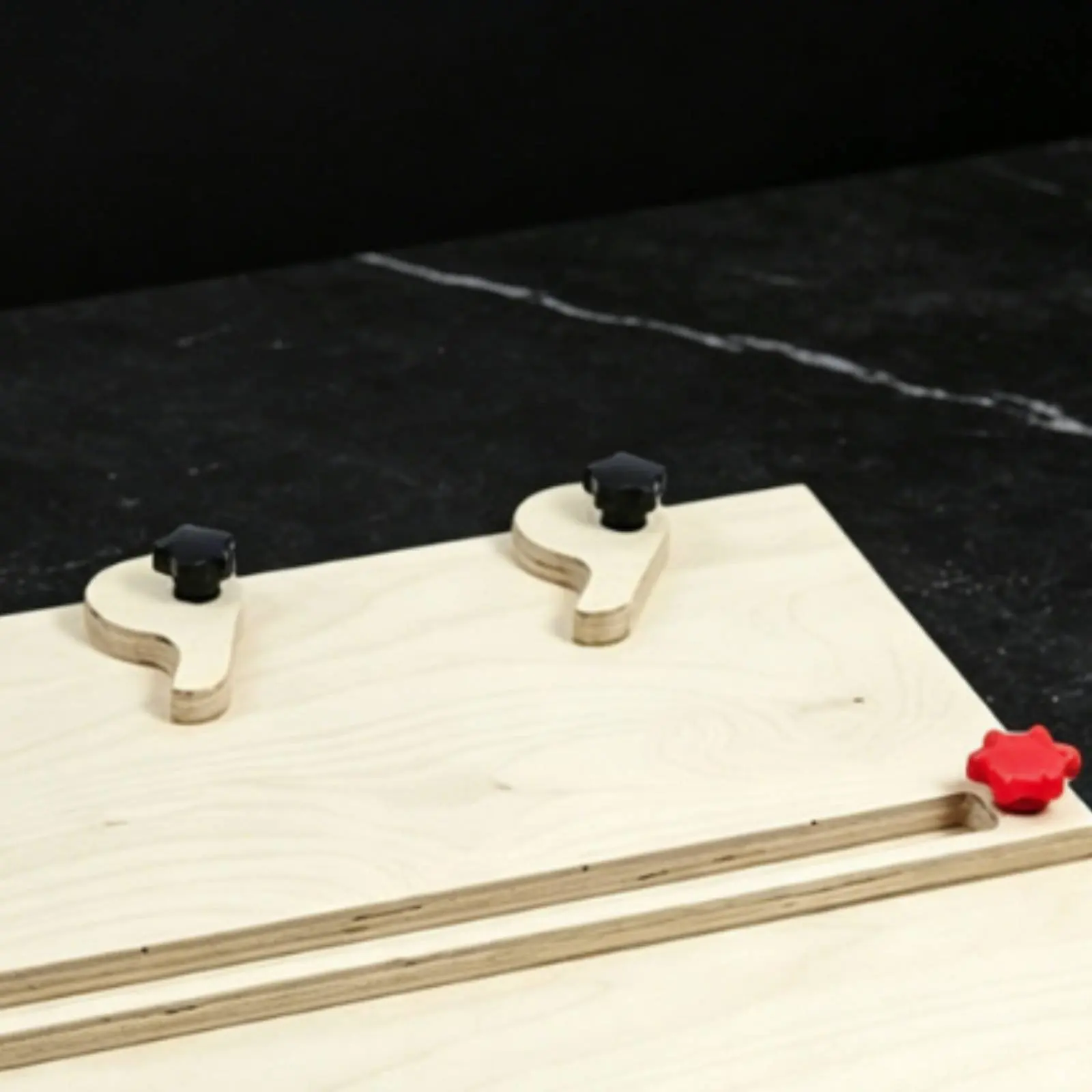 

Guitar Plate Joining Jig Long-Lasting Construction Ukulele Plate Alignment Table Luthier Workbench Stable and Warp Resistant