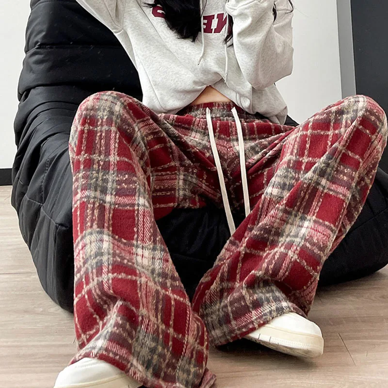 سراويل رياضية نسائية عصرية منقوشة غير رسمية مستقيمة سراويل نسائية مرنة عالية الخصر بالإضافة إلى سراويل مخملية دافئة سراويل فضفاضة للطلاب