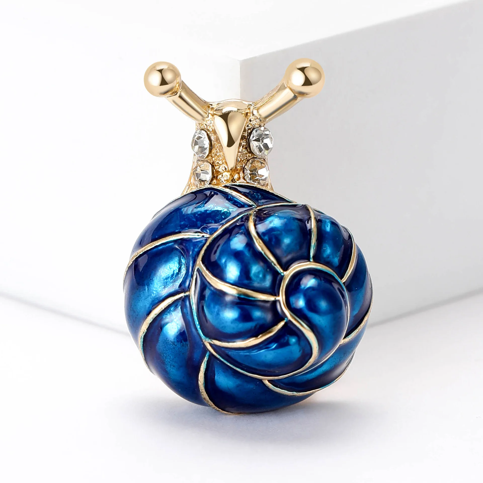 New Fashion Creative Enamel Dripping Oil Snail Brooch Niche Insect Pin Ladies Clothing Accessories Corsage Gifts