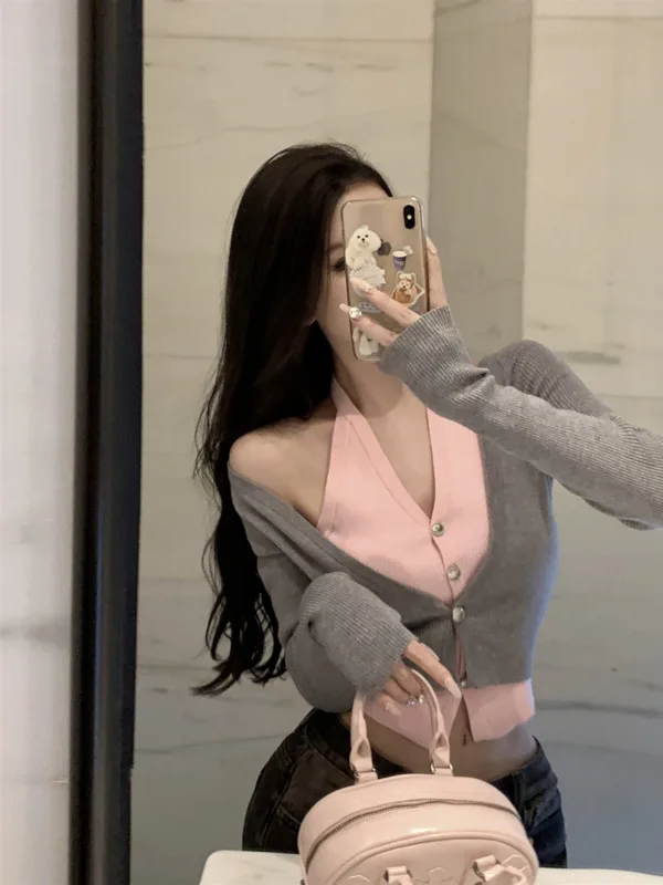 Hanging neck strap collarbone color blocking fake two-piece knitted cardigan womens autumn design sense V-neck off shoulder 0GPW