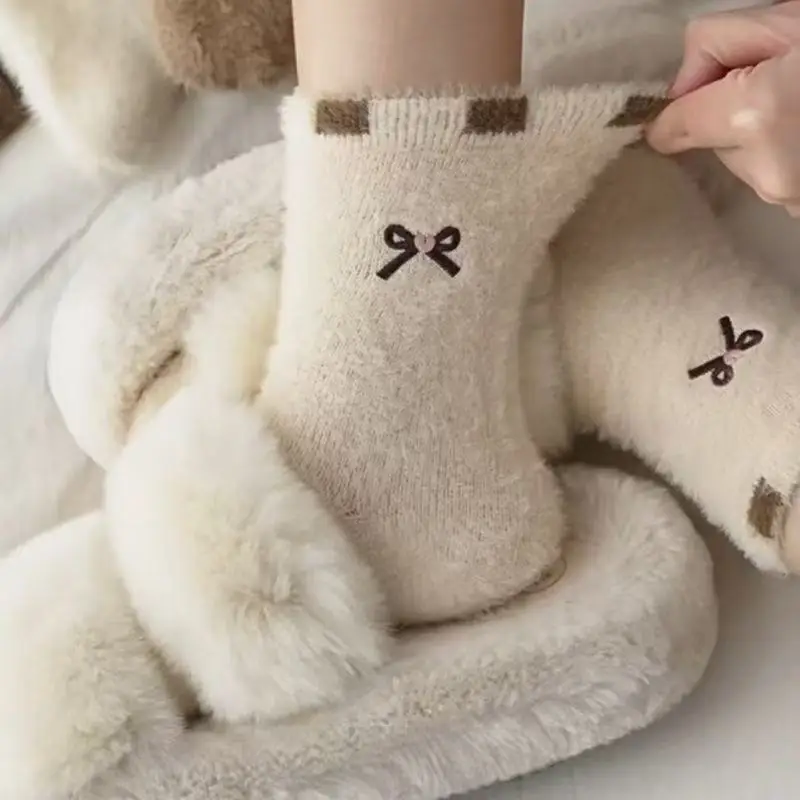 4 Paar dicke und warme Mid-Tube-Socken mit Cartoon-Tier-Schleifenmuster für Damen im Herbst und Winter, geeignet für den Innenbereich – Detail 8
