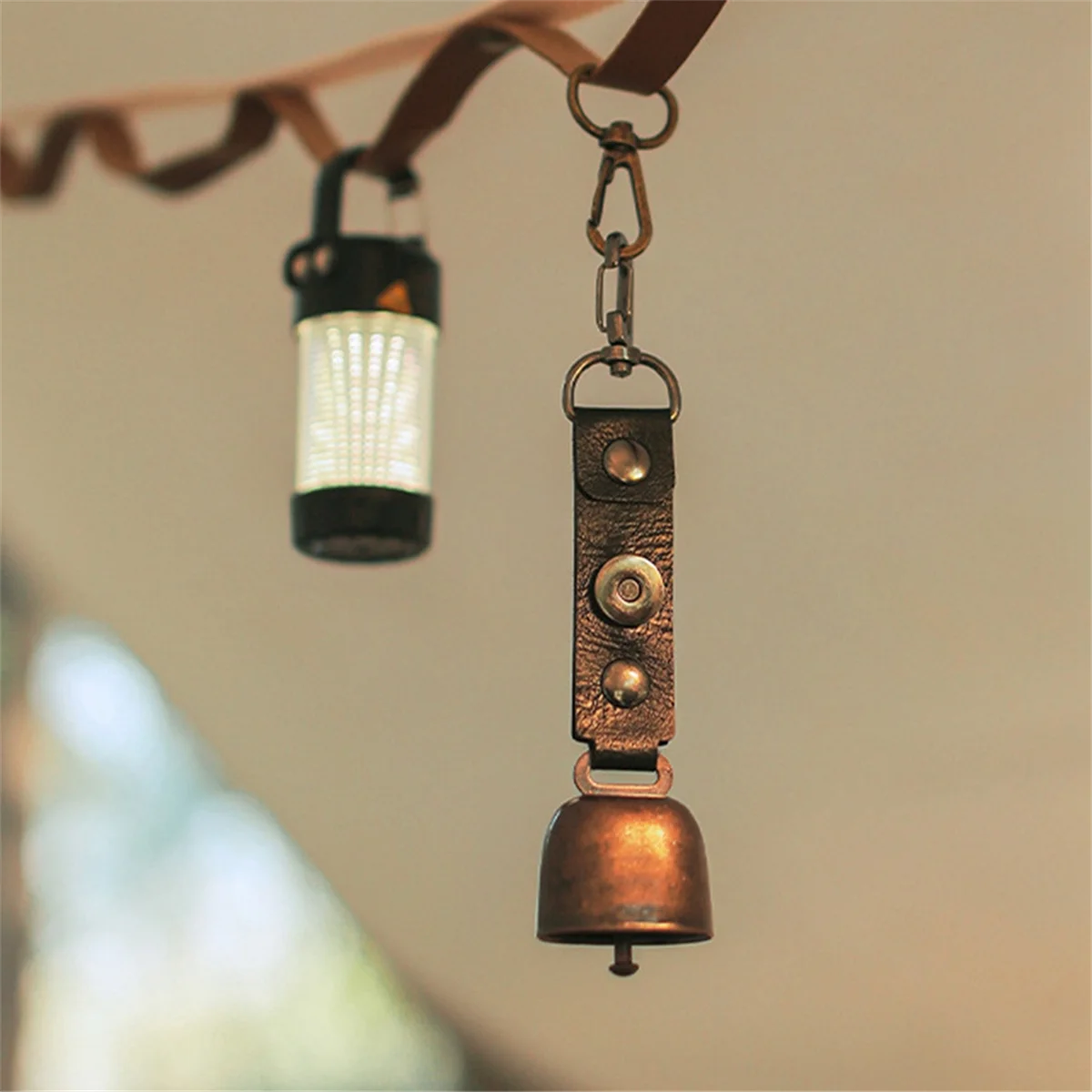 Campana de oso al aire libre, campana de viento para acampar, llavero colgante para mascotas, campana de recordatorio