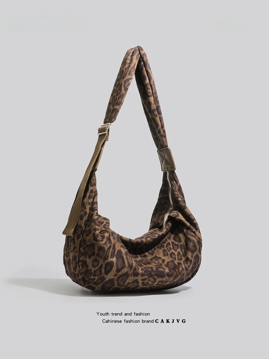 

CAKJVG Korean Sle Suede Leopard Print Dumpling Bag Women's Crossbody Bag Commuter Large Capaci Single oulder Bag