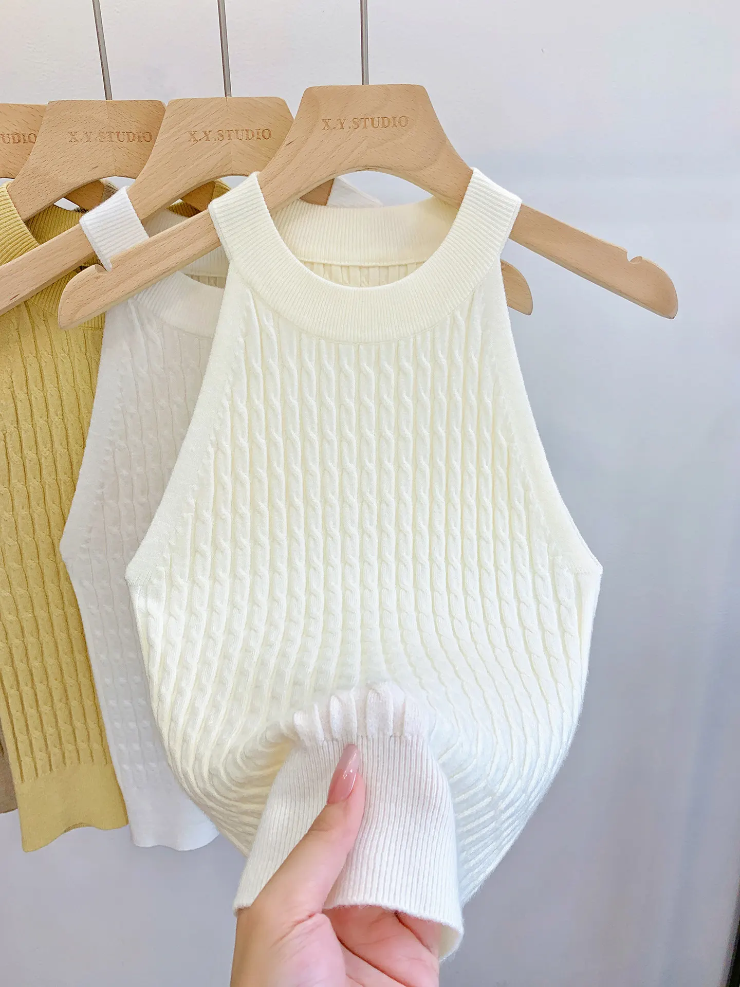 Women Knit Vest 2026 Round Neck Sleeveless Solid Color Short Crop Cable Sweater Basic Casual Elegant Korean Style Top Summer