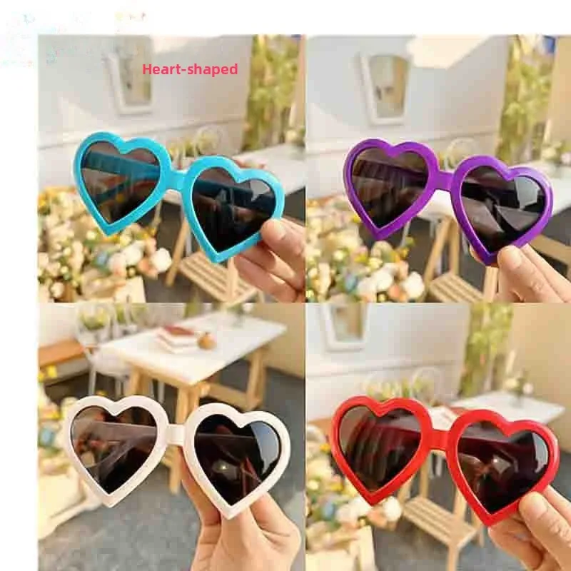 

Retro Heart-aped Sunglasses Beach Wedding Photo Faionable Sunglasses Gift for Girls And Women under the Sun