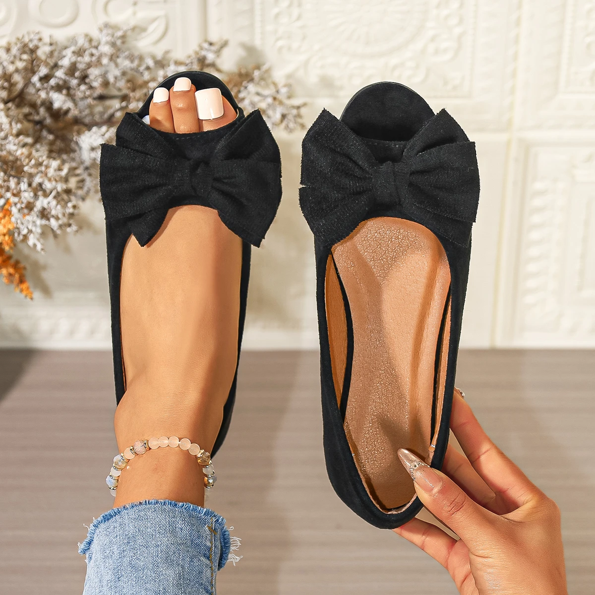 

Fashion Women Flats Summer Soft Comfortable Women Shoes Slip on Casual Lightweight Loafers Woman Plus Size Designer Sandals