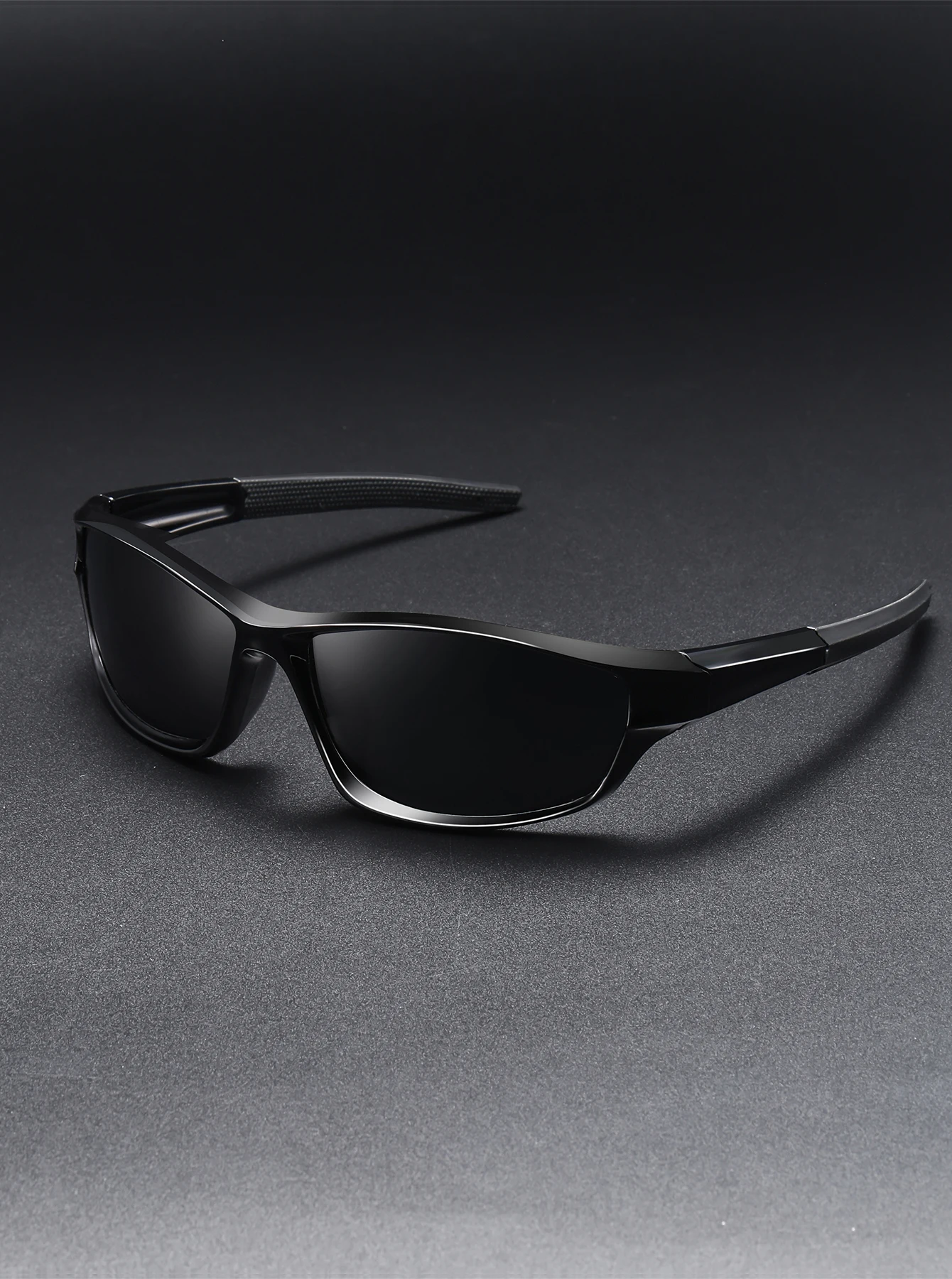 Classic retro fashion glasses, unisex, easy to carry, PC material, durable.