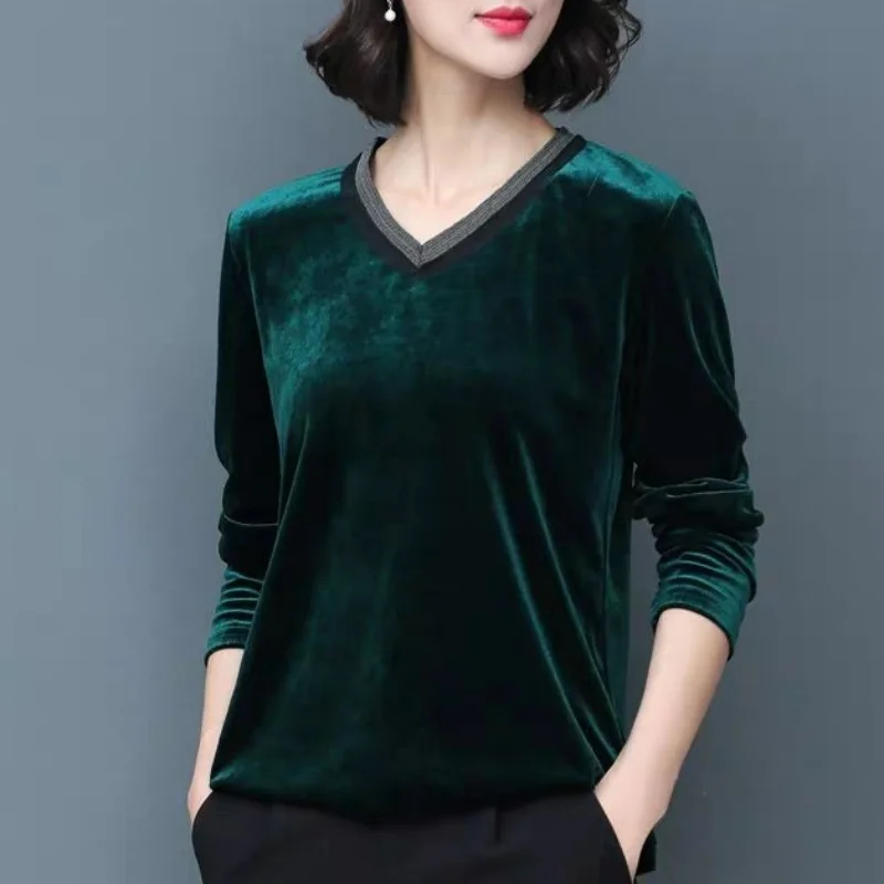 Korean Autumn and Winter New Golden Velvet Long Sleeved T-shirt Women\'s Solid V-neck Patchwork Chain Versatile Casual Plush Tops