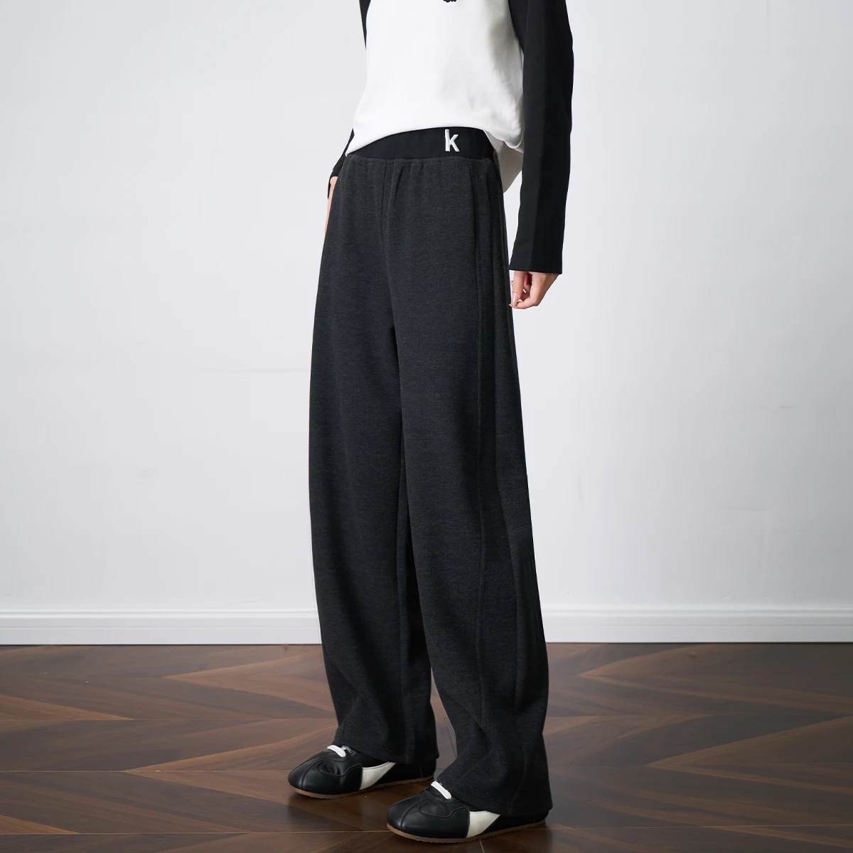 OLrain Women 2026 New Spring Thick Knit Casual Sweatpants Curved Wide Leg Loose Letter Embroidery Daily Wear Trousers O57DK95983