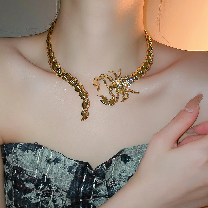 

HQ Luxury Scorpion Pendant Necklaces for Women Open Torques Designer High Quality Collarbone Chain Choker Jewelry Accessories