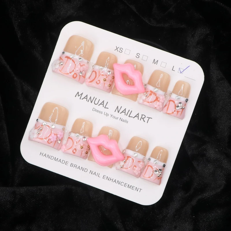10個入り ショートダックビルプレスオンネイル 3Dピンクリップレターつけ爪 Y2Kラインストーンデコレーション ハンドメイドネイル スパイシーガール向け