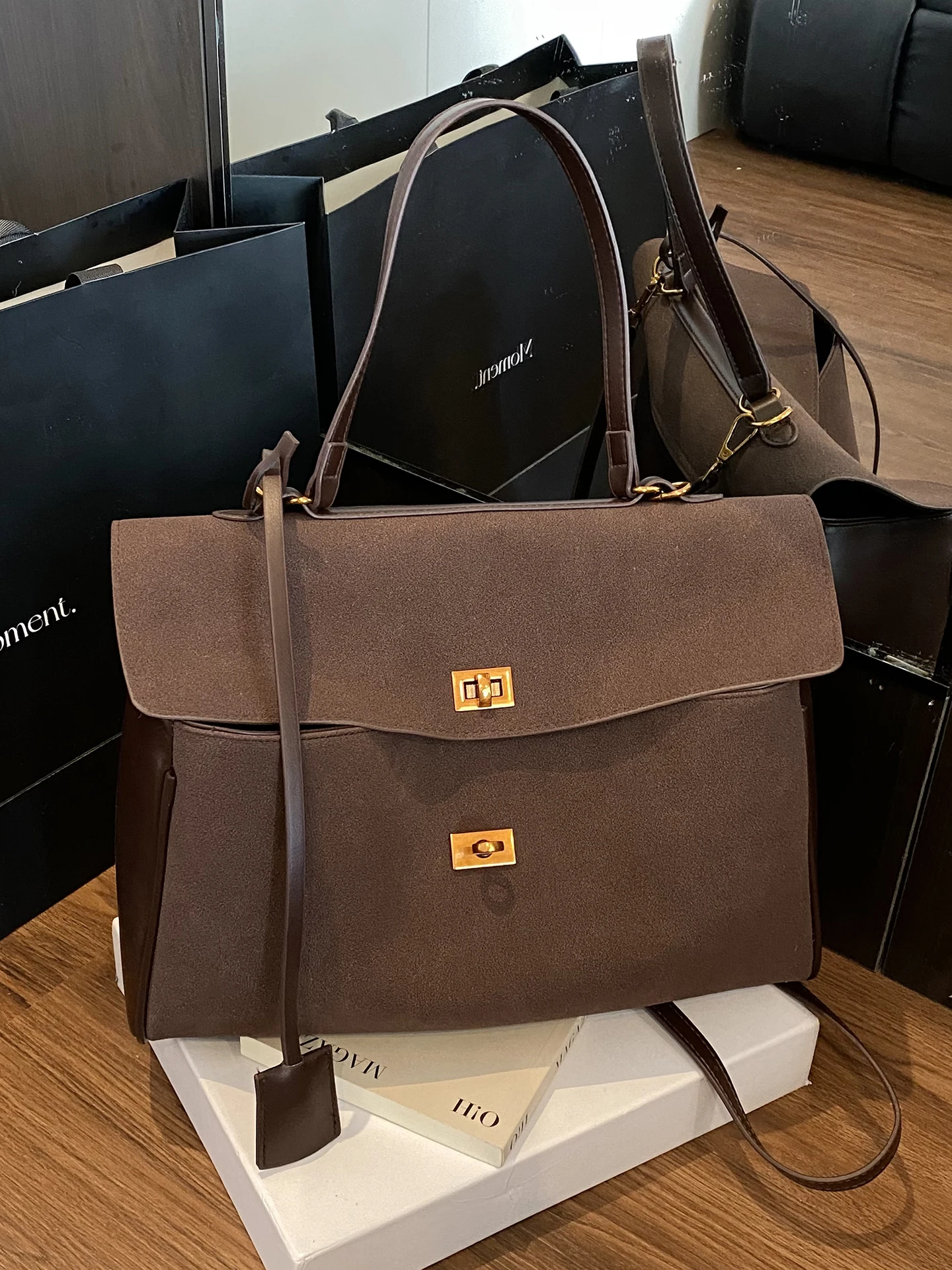 حقيبة يد نسائية كبيرة السعة بتصميم عتيق مصقول، موديل 2025 الجديد لفصلي الخريف والشتاء، حقيبة كتف عادية للتنقل اليومي