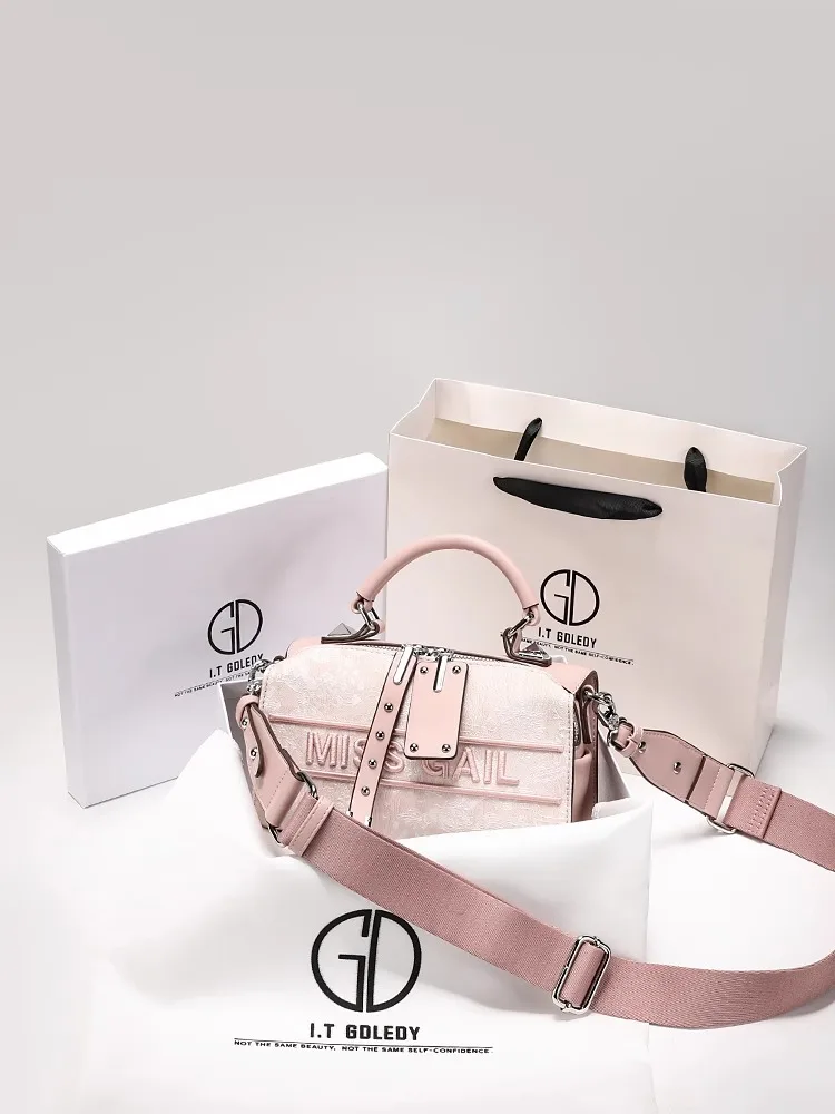 

Sweet and Luxury Pillow Bag with Charming Decoration Embroidery and Printing Women Stylish and Versatile Handheld Crossbody Bag