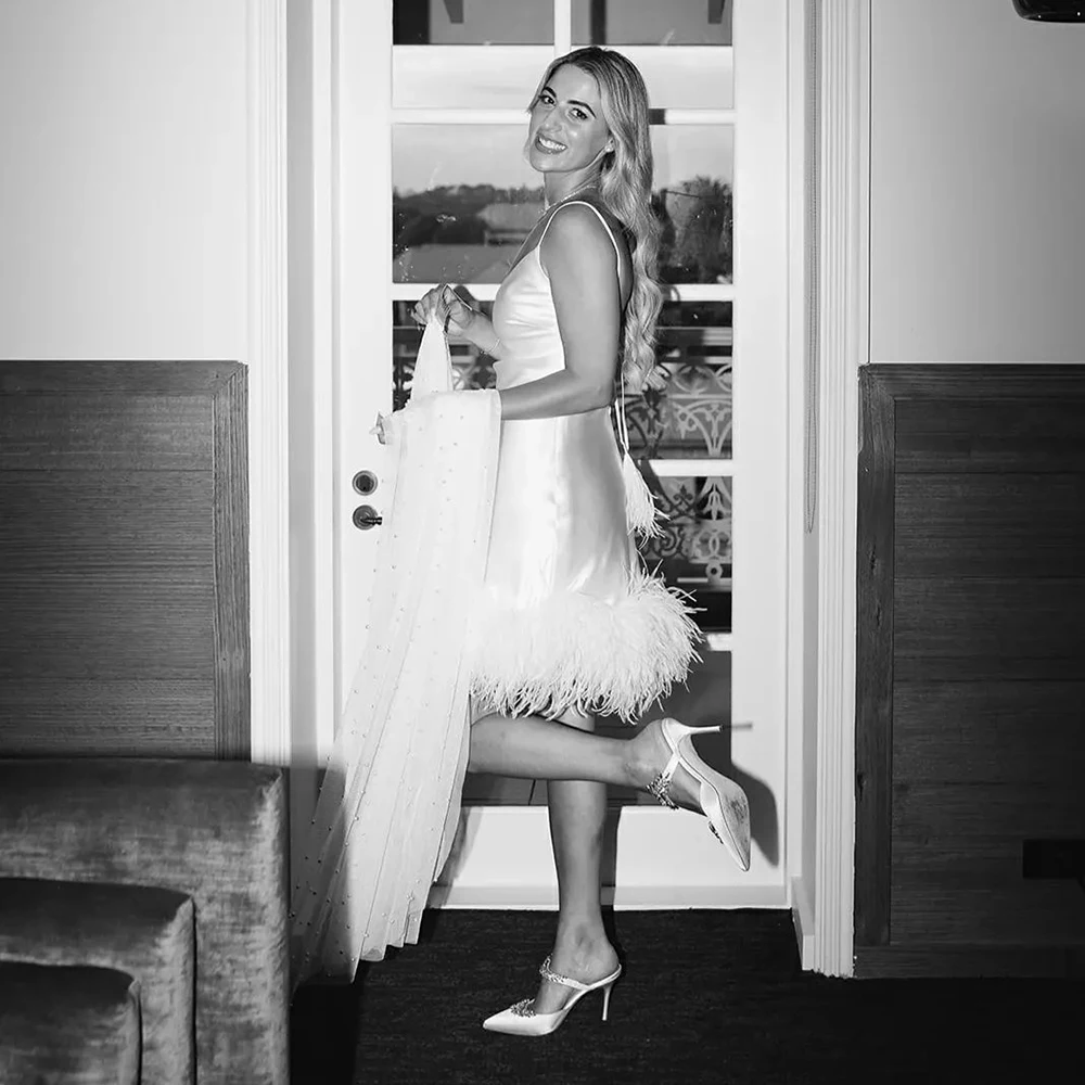 Spaghettti Straps Faux Fur Second Wedding Dress Criss Cross Open Back Mini V Neck Customized Feathers Reception Bridal Gowns