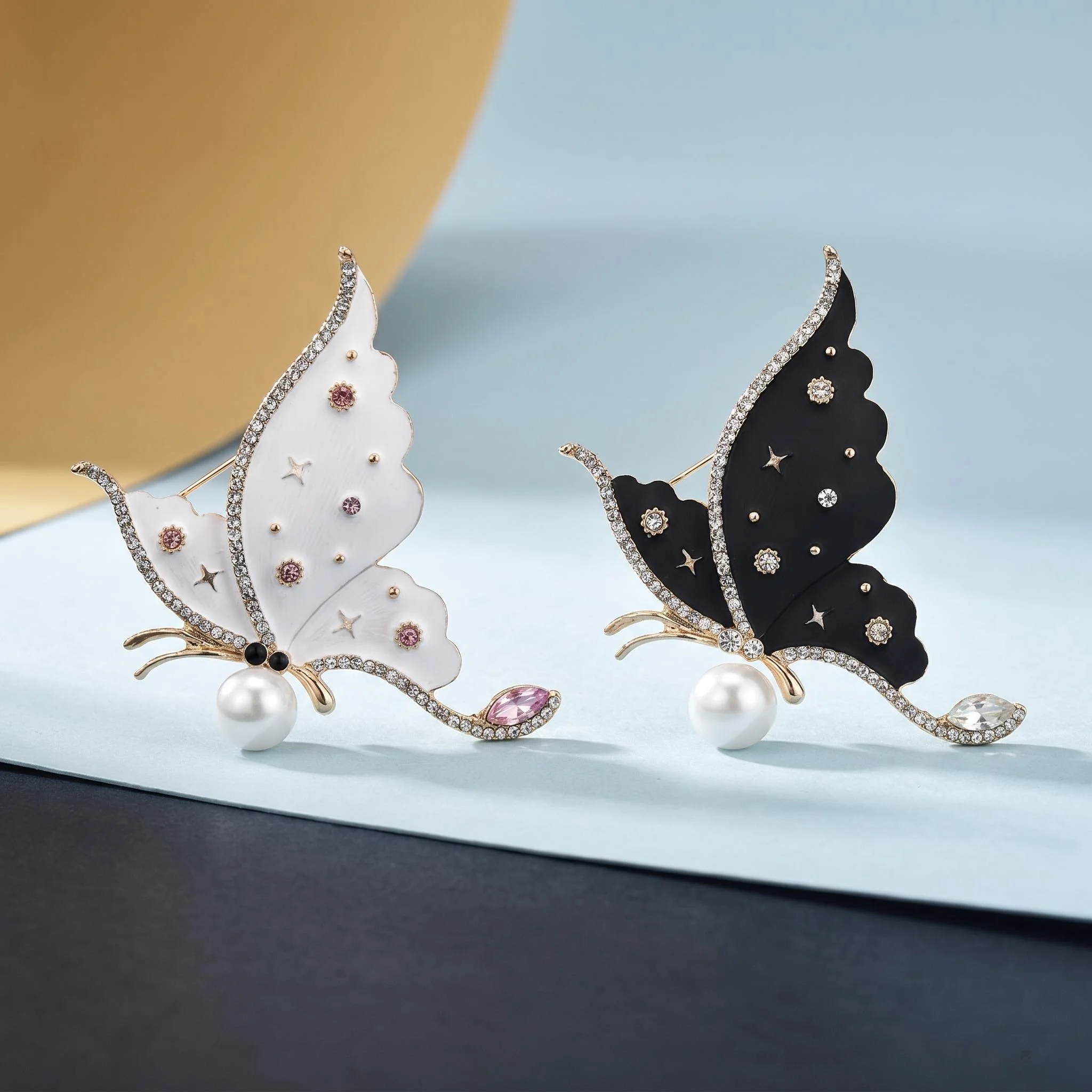 Cross border insect butterfly brooch, anti slip buckle collar exquisite pin light luxury niche chest flower clothing accessories