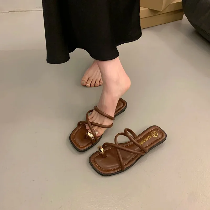 Женские тапочки, дизайнерские сандалии во французском стиле, летние сандалии с открытым носком, женские тапочки на плоской подошве, удобные пляжные тапочки