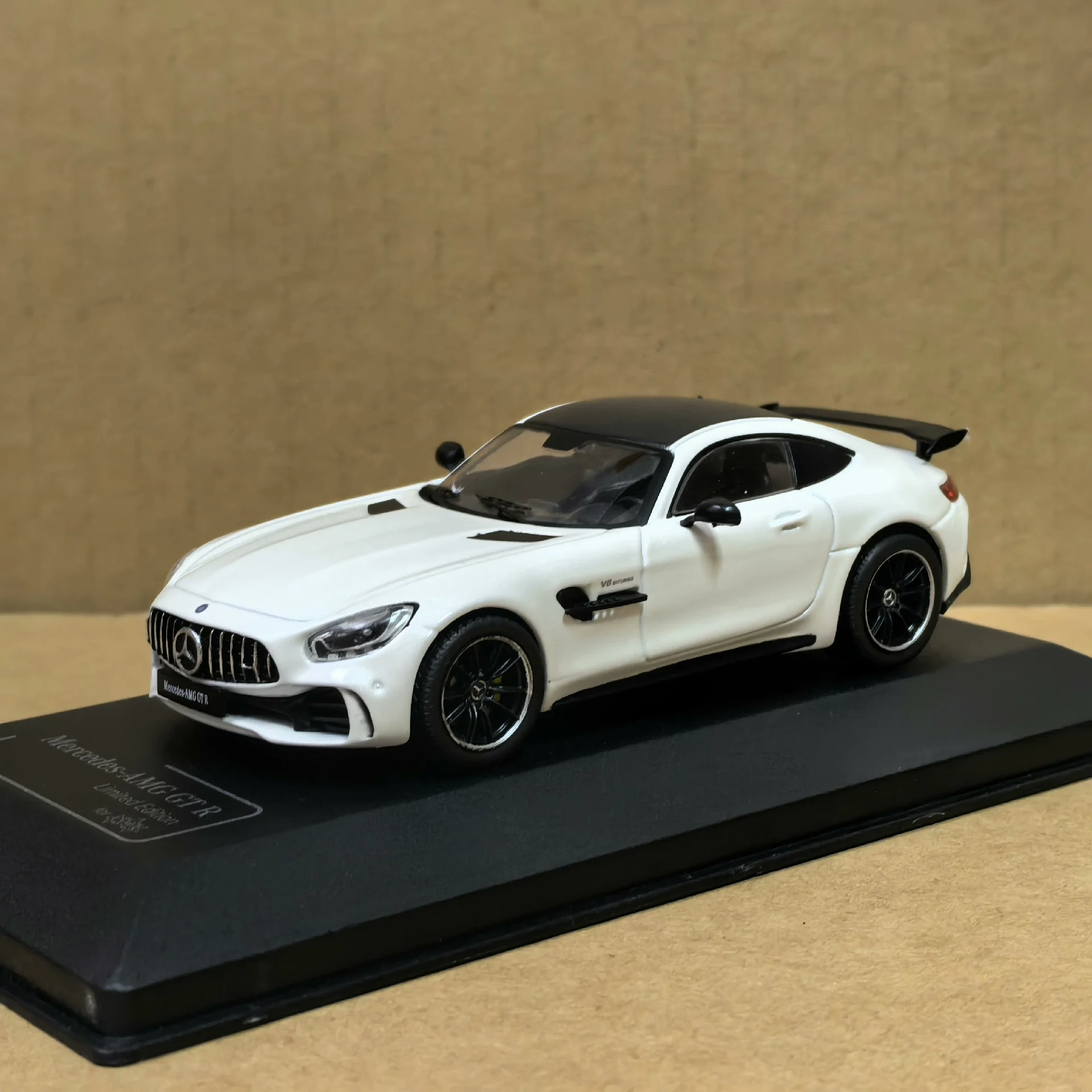 

Diecast CMR 1:43 Scale MERCEDES BENZ AMG GT-R Alloy Car Model Collectible Toy Gift Souvenir Display Ornament