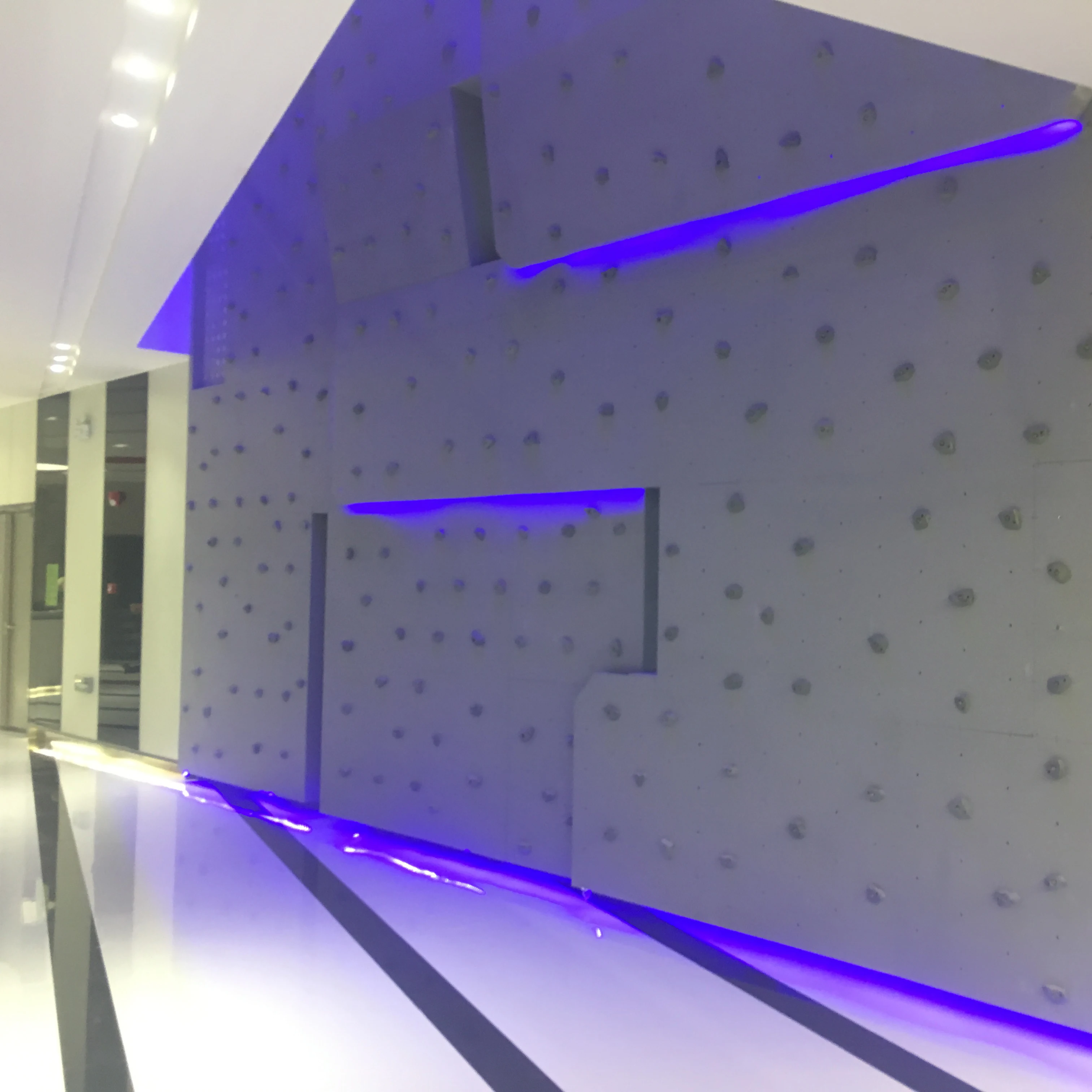 Newest LED Rock Climbing Wall for Gym and Trampoline Park on Promotion for Shopping Malls