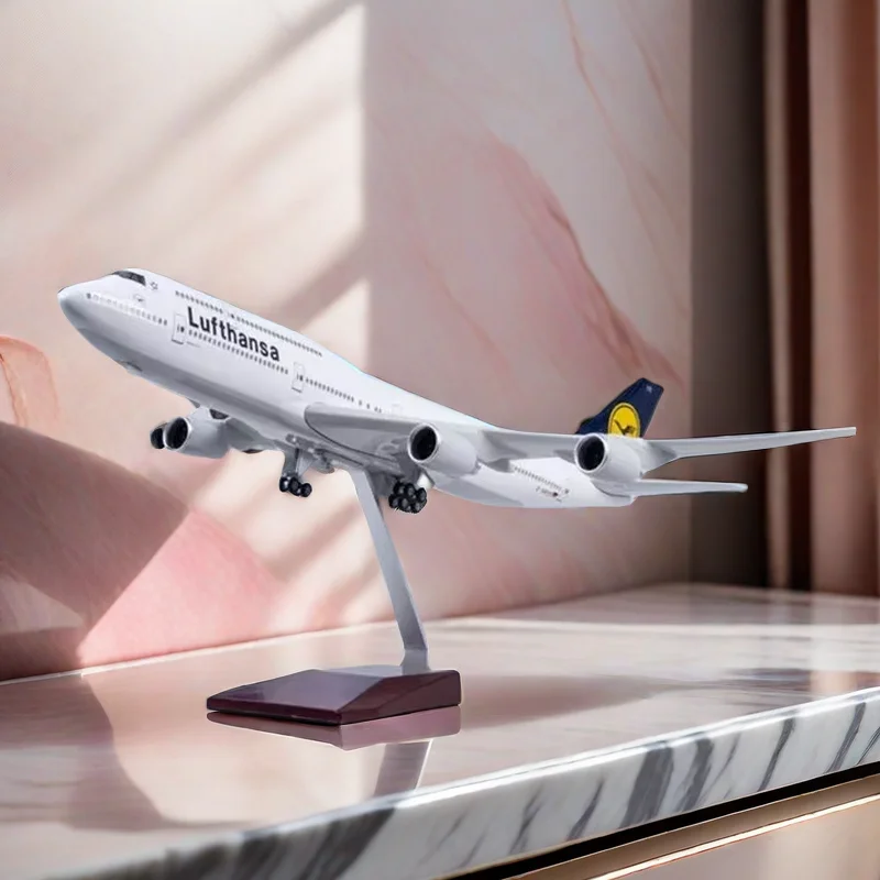 

1/150 Airline 747 Plane Model B747 Lufthansa Airplane Model Toy Light and Wheel Landing Gear Plastic Resin Plane Model Gift Toys