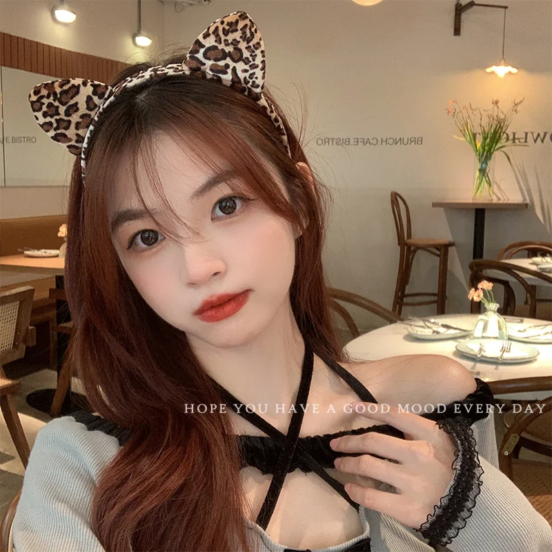 Christmas Leopard-Print European and American Headbands for Parties, Suitable for Adults and Children's Birthdays and Festivals, Featuring Cat Ear Accessories and Headbands.