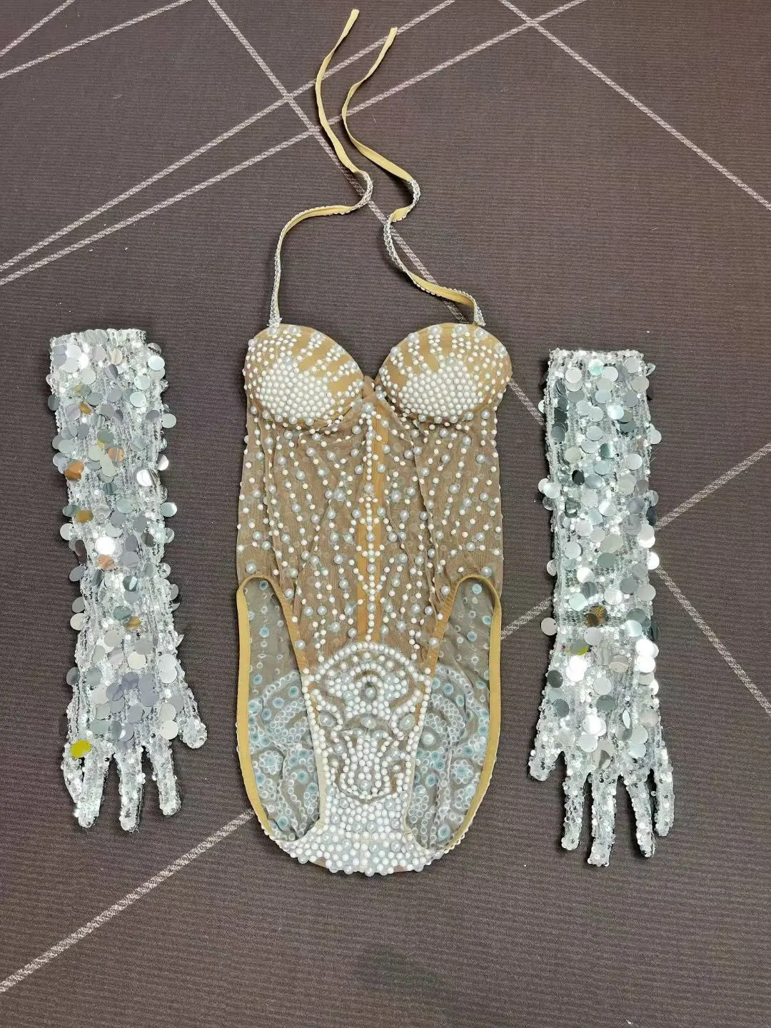 セクシーなヌードメッシュ光沢のあるパールスパンコール包帯ボディスーツ女性パーティーファッションショー衣装歌手ダンサーパフォーマンスステージ着用