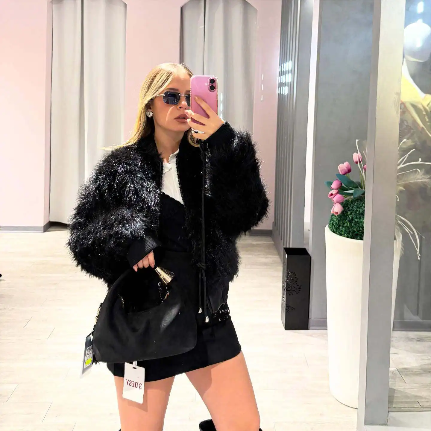 เสื้อแจ็คเก็ตขนเฟอร์เทียมสำหรับผู้หญิง แฟชั่นฤดูใบไม้ร่วงฤดูหนาว ทรงสั้น อเนกประสงค์ เรียบง่าย คอกลม แขนยาว เสื้อคลุมสั้น ผ้าพลัฌ อุ่นสบาย สไตล์ลำลอง