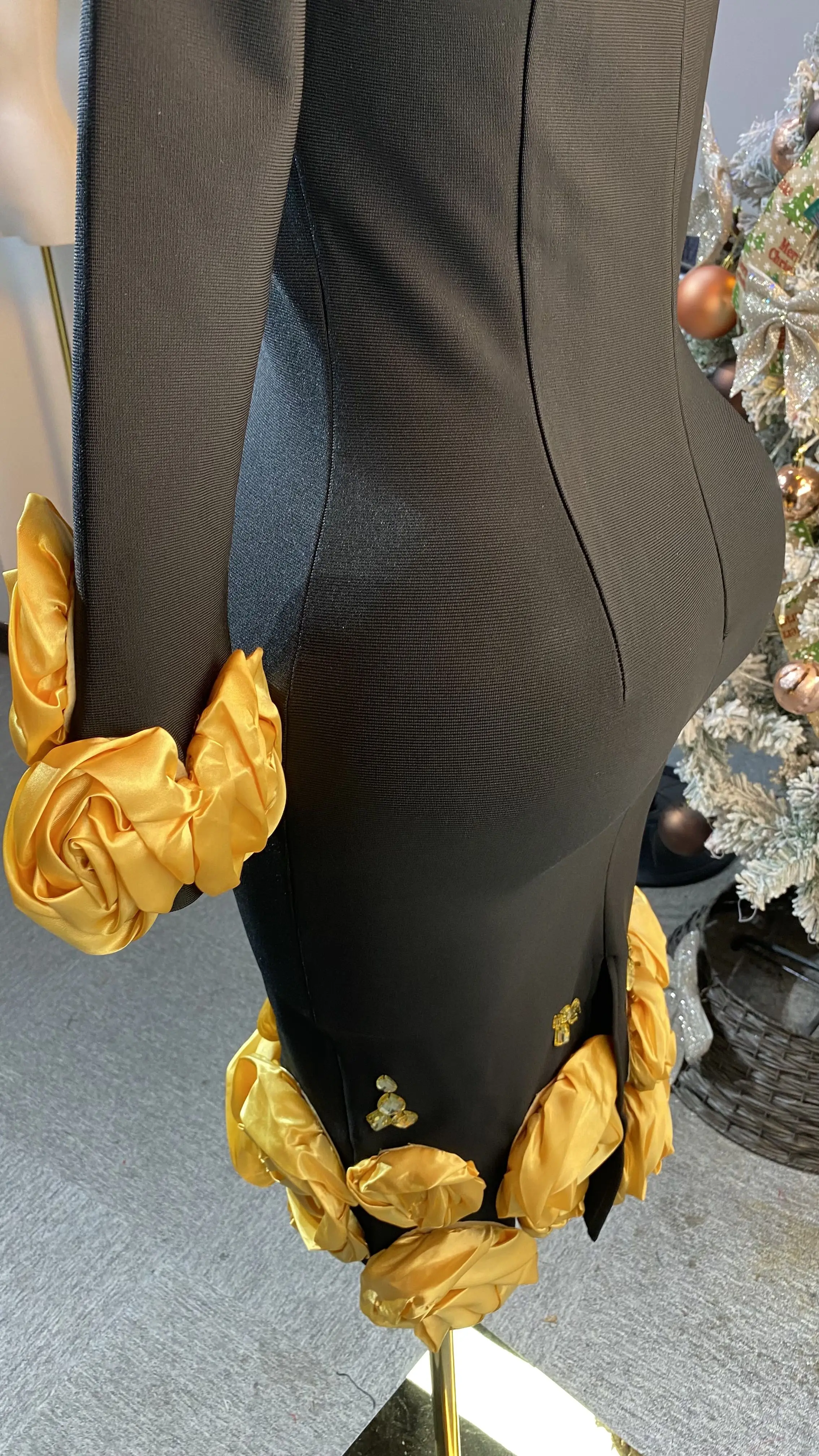 فستان حفلات صغير أسود أنيق ومثير بأكمام طويلة وفستان أنيق ذهبي مزين بالزهور للنساء.-GZXX340