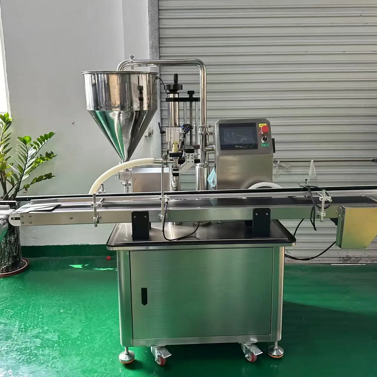 Fully Automatic Efficient Beverage Chemical Filling Machine for Pure Water Shampoo