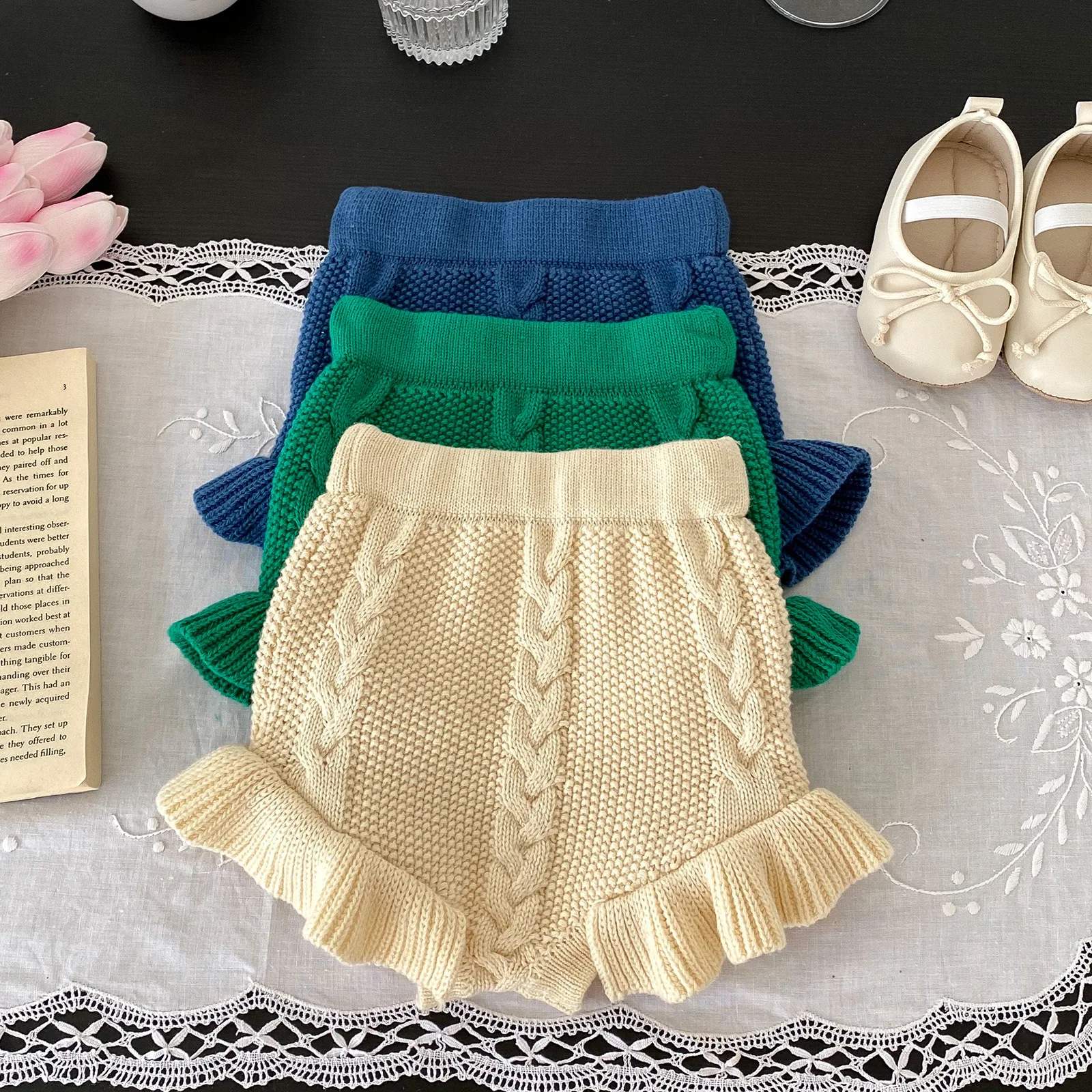 2026 Spring Summer Infant Knit Cable Bread Pants Ruffled Boys Girls Baby Yarn Shorts Big Diaper Pants