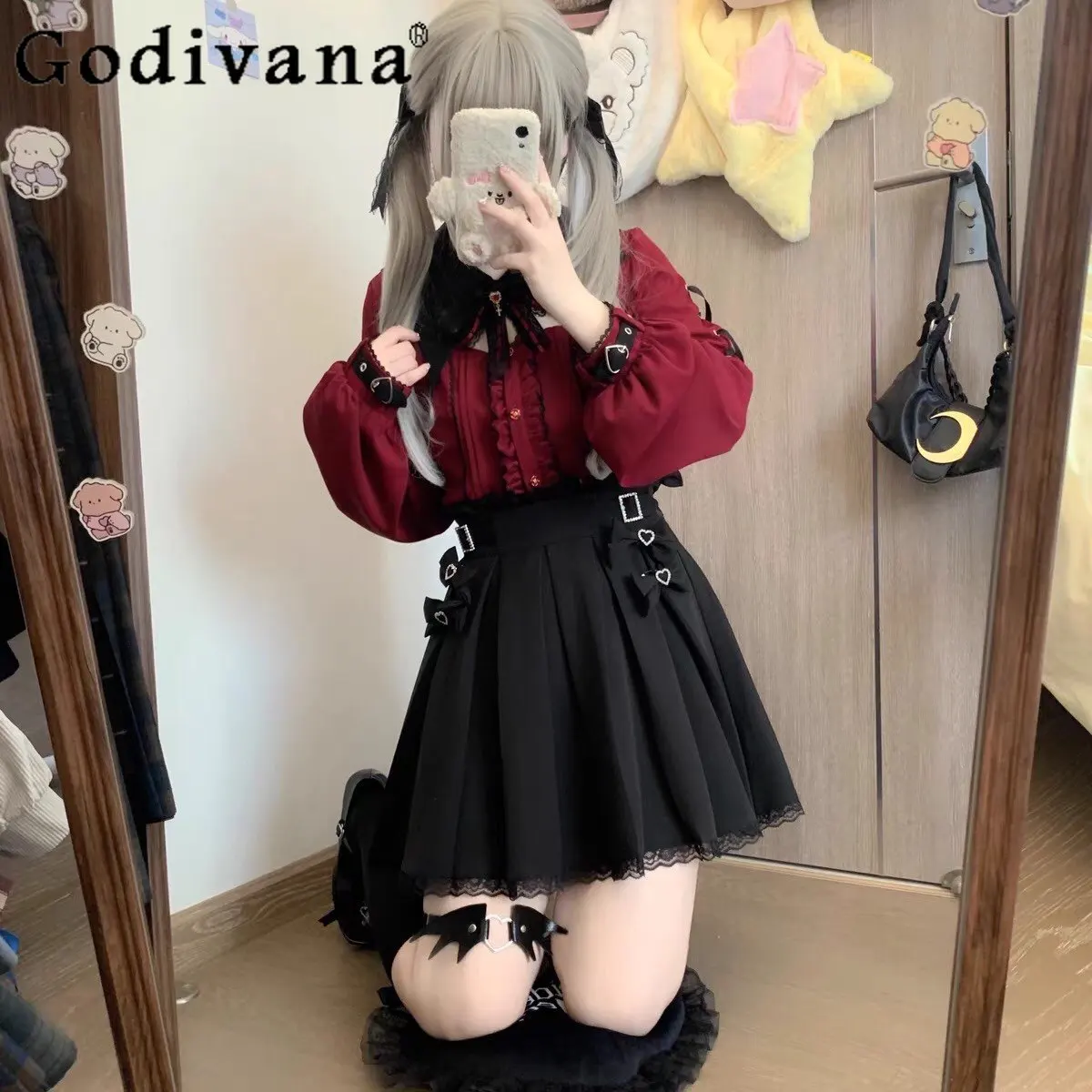 

Комплект из двух предметов: темно-красная готическая рубашка с длинным рукавом и юбка-русалка. Весенне-осенний женский облегающий комплект в стиле милой Лолиты.