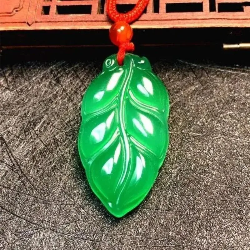 

Подвеска в виде листьев халцедона из натурального агата и зеленого цвета, женская подвеска с золотыми ветками и нефритовым листом