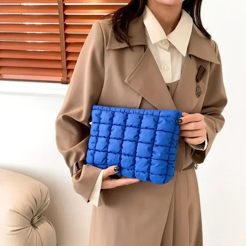 Borsa per il trucco casual coreana di grande capacità 2023 inverno nuovo articolo borsa di nicchia borsa da donna semplice moda donna