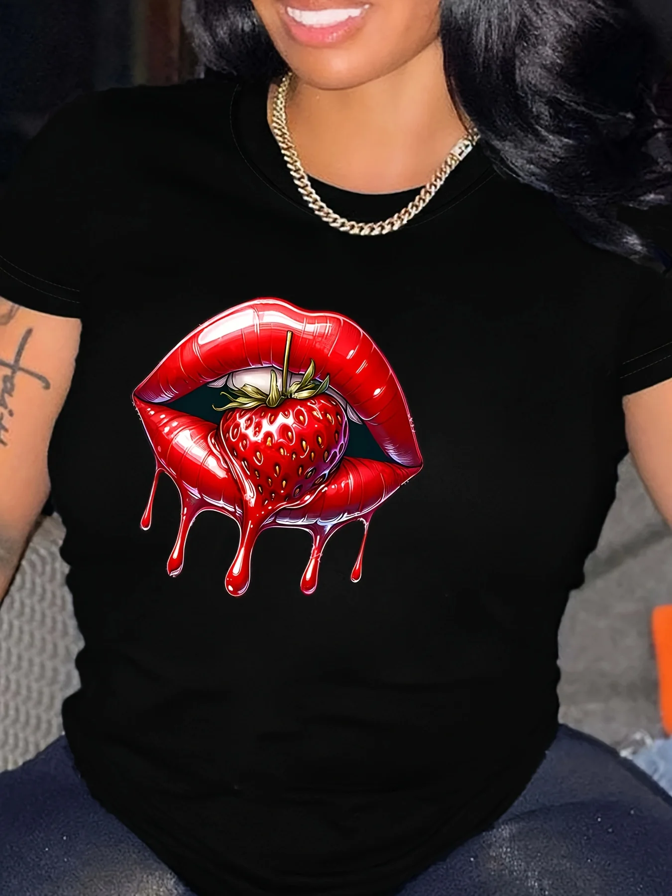 여성용 캐주얼 반팔 티셔츠, 화사한 오렌지색 그래픽 티셔츠, 빨간 입술과 딸기 프린트, 반팔 의류